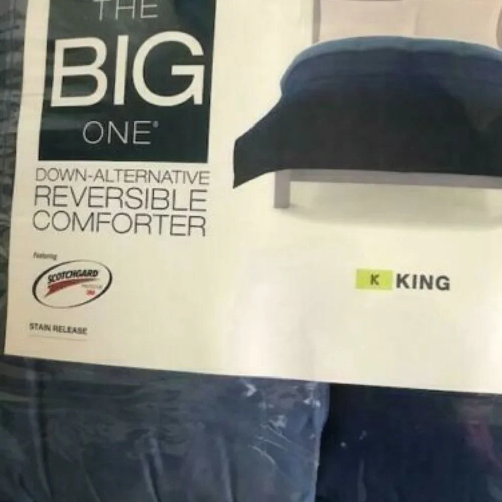 NIP BLUE DOWN ALTERNATIVE KING COMFORTER